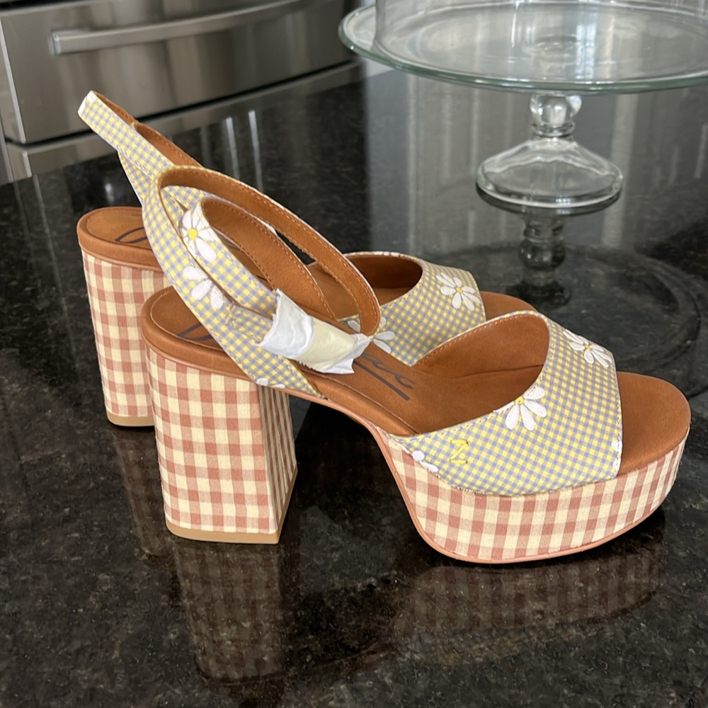 Zodiac Yellow Gingham Platform Sandals - Picture 2 of 4